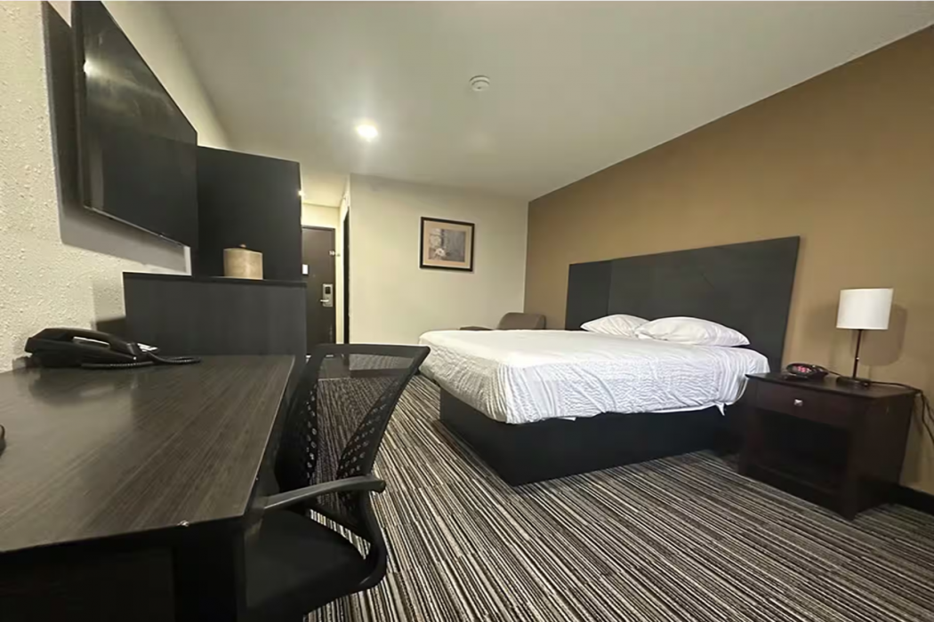 Baymont by Wyndham Bridgeton St Louis 4/8