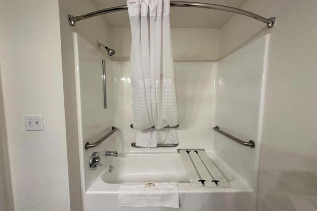 Best Western Red River Lodge Fargo ND 17/19