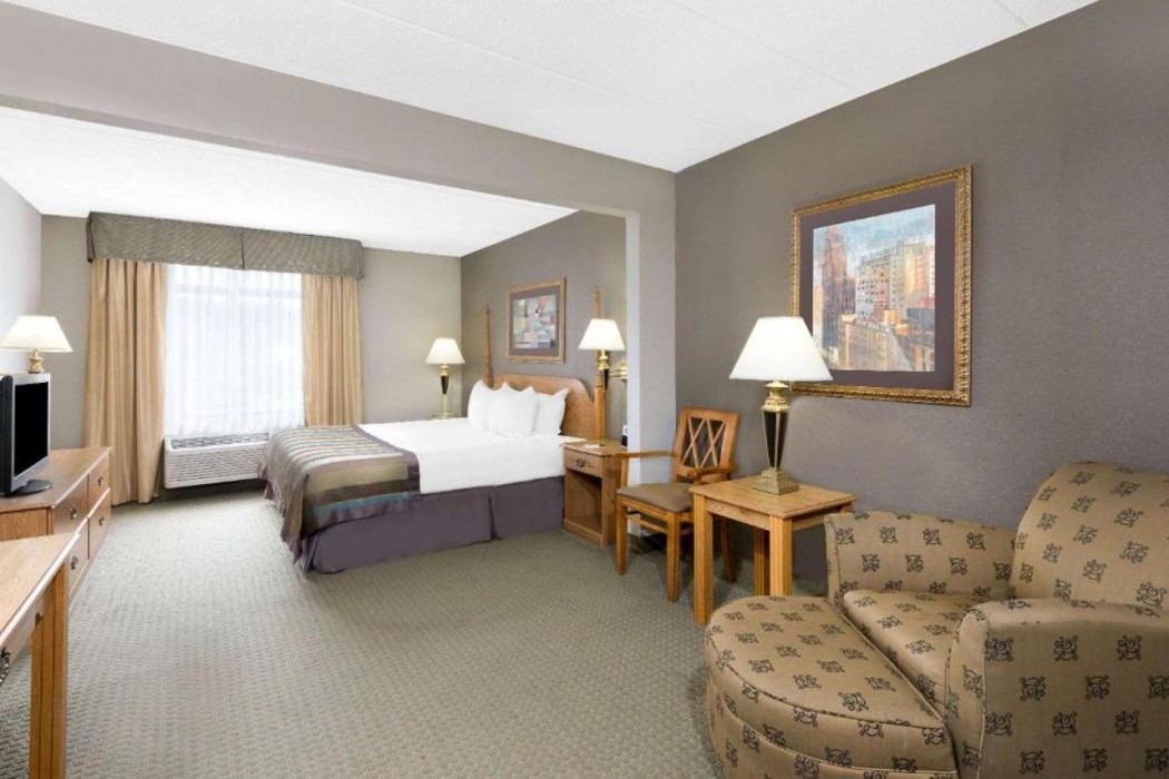 Spark by Hilton Mechanicsburg 16/50