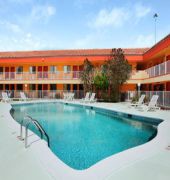 Super 8 by Wyndham Naples 16/31