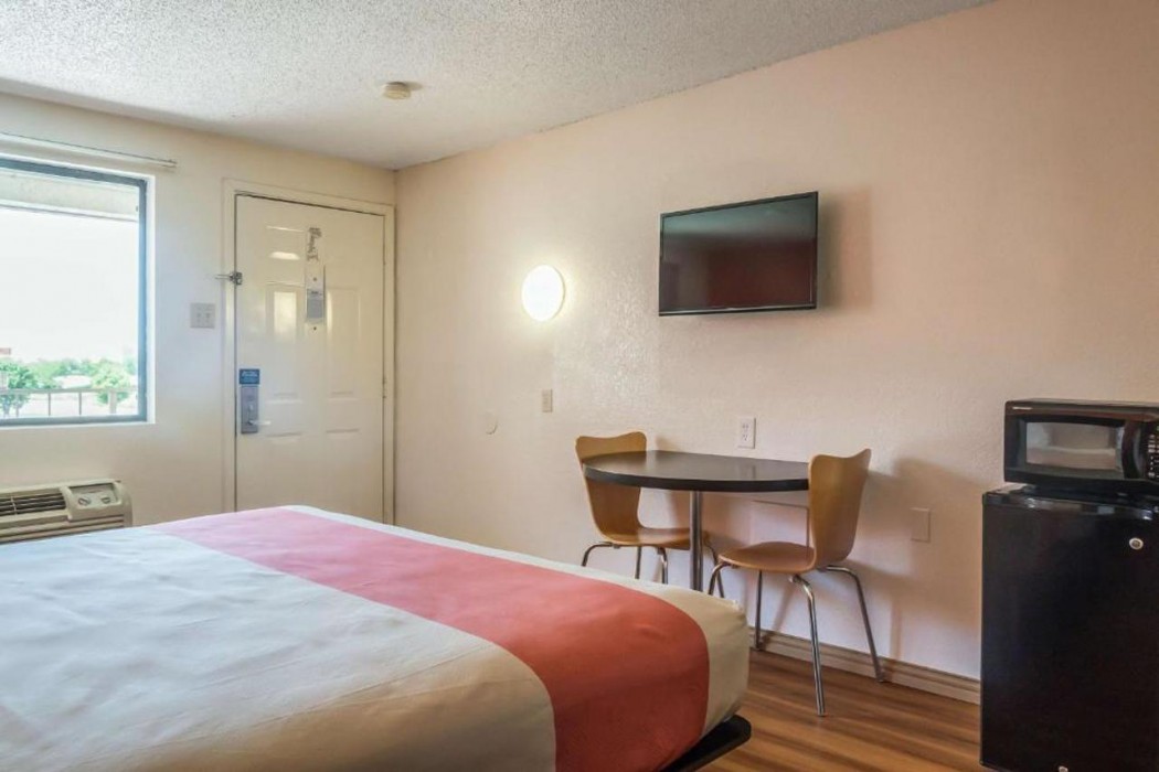 Motel6 Mesquite, TX - Rodeo - Convention Ctr 12/39