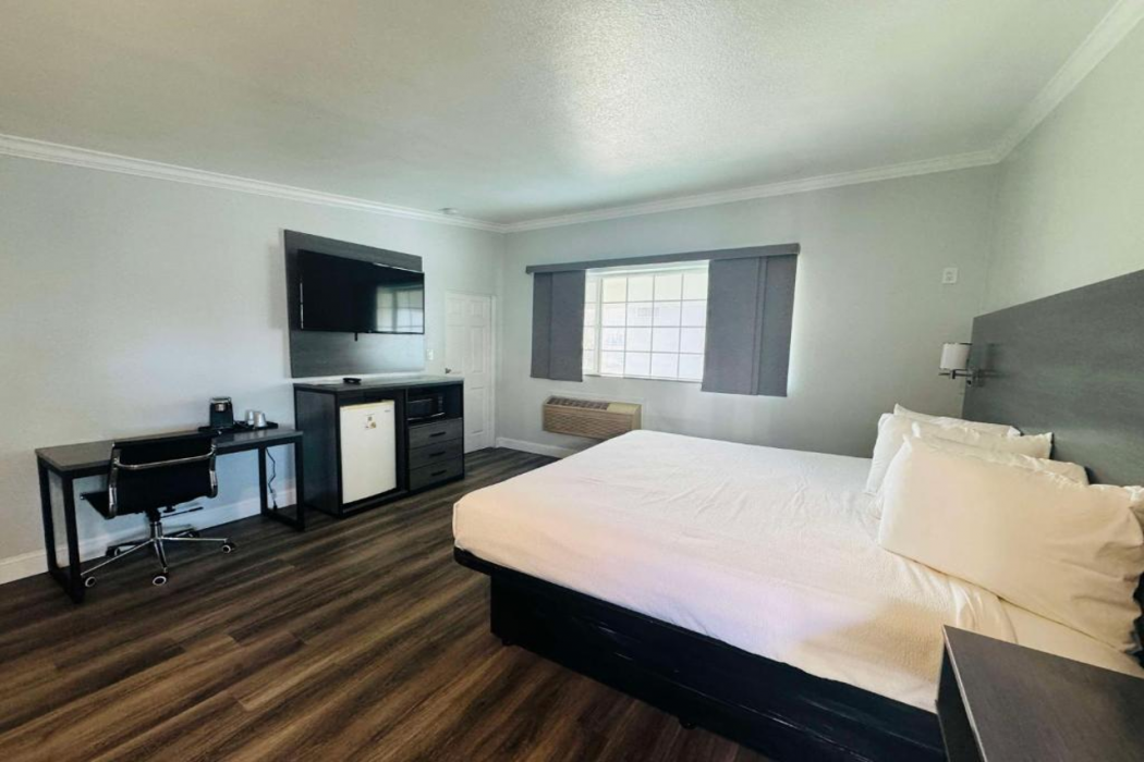 SureStay by Best Western Fresno Central 11/54