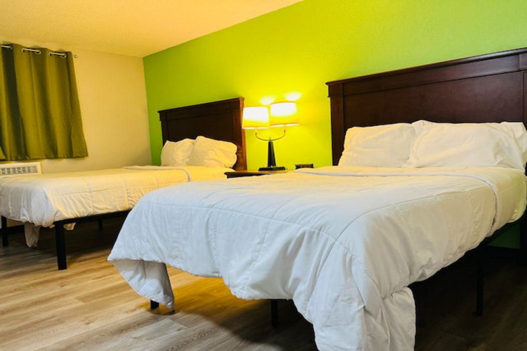 Super Inn by OYO Lansing MI 10/28