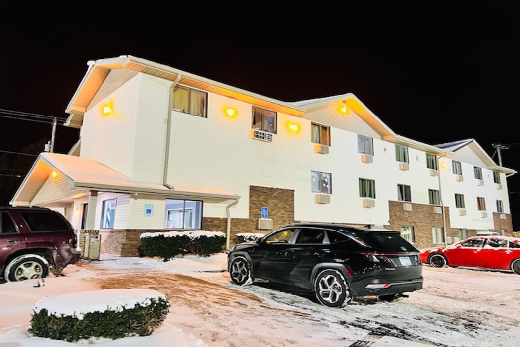 Super Inn by OYO Lansing MI 1/28