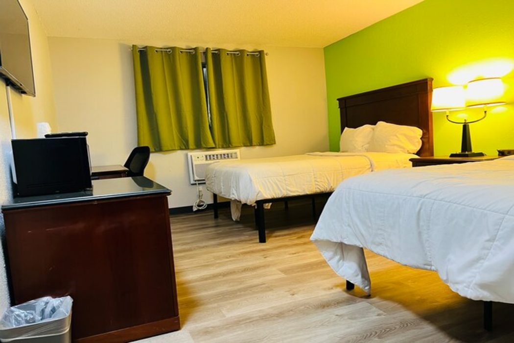 Super Inn by OYO Lansing MI 12/28