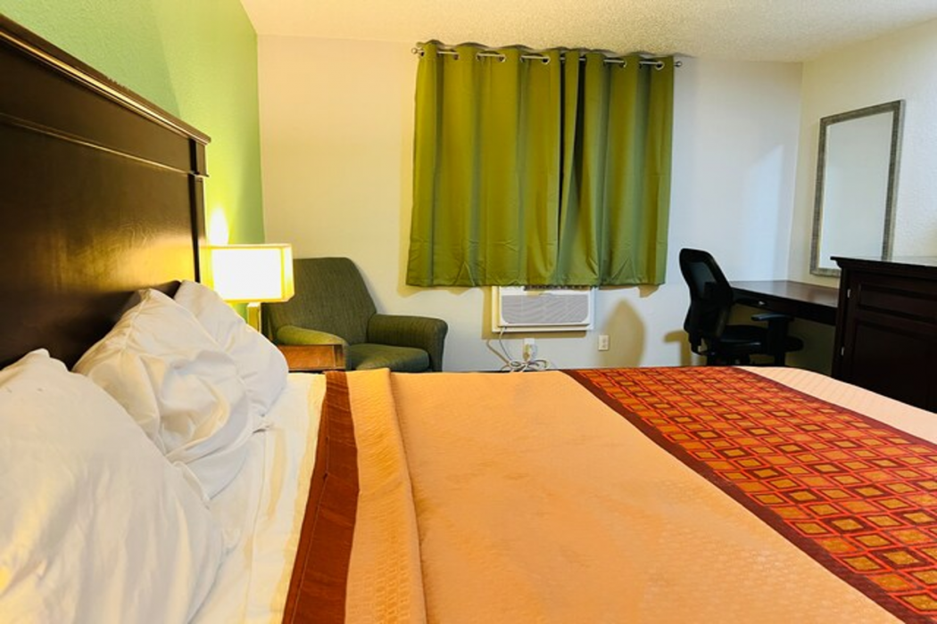 Super Inn by OYO Lansing MI 13/28