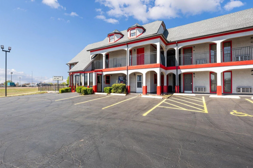 Super 8 by Wyndham Norman West OK 1/7