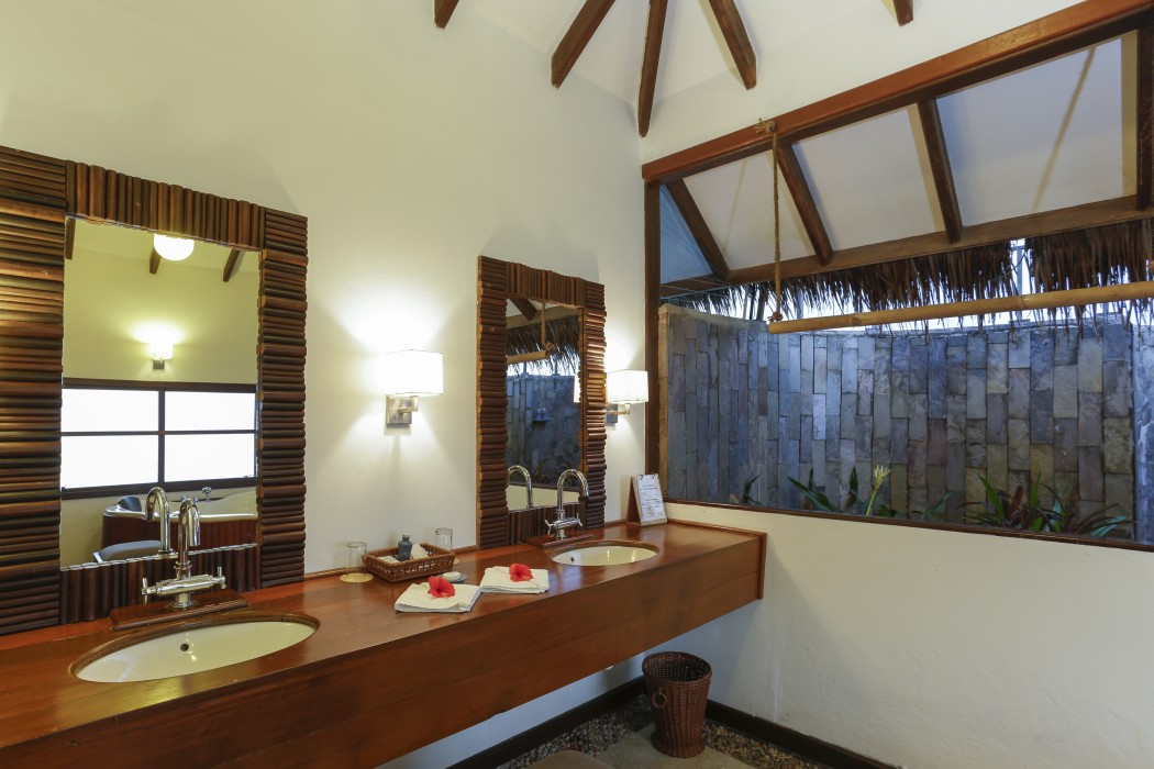 LAGOON SUITE.-Transfer Included (SEAPLANE)