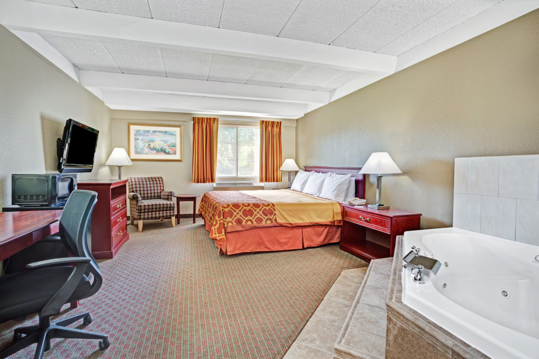 Travelodge by Wyndham Iowa City 6/13