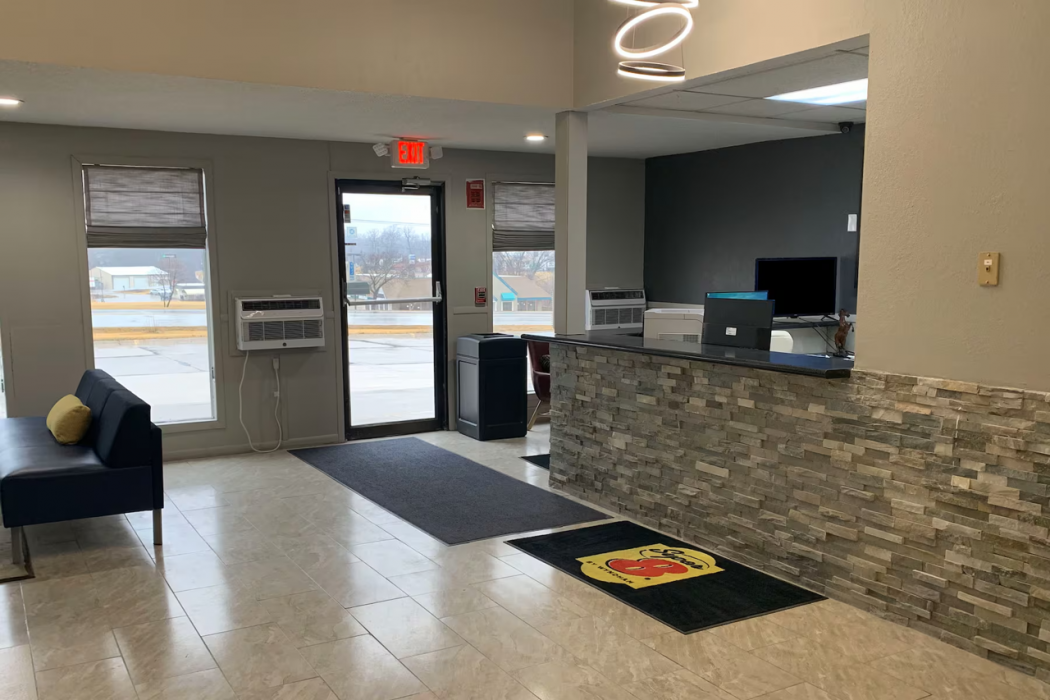 Super 8 By Wyndham Kirksville 4/19