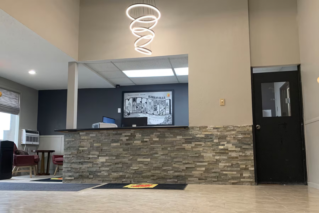 Super 8 By Wyndham Kirksville 2/19