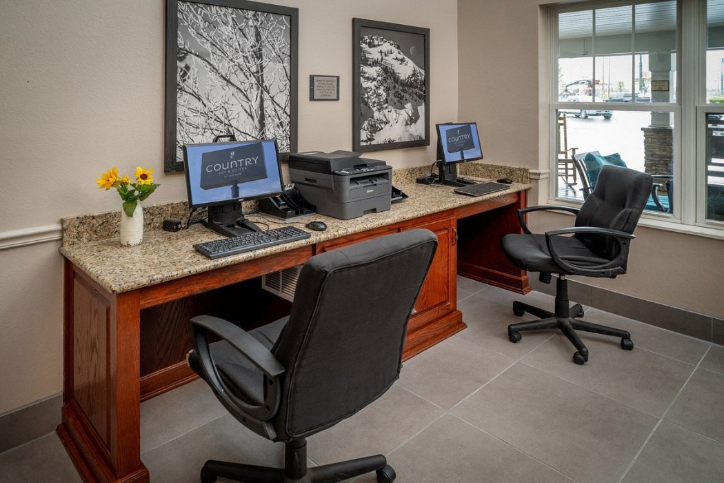 Country Inn & Suites By Radisson, Dunbar - Charleston 20/21