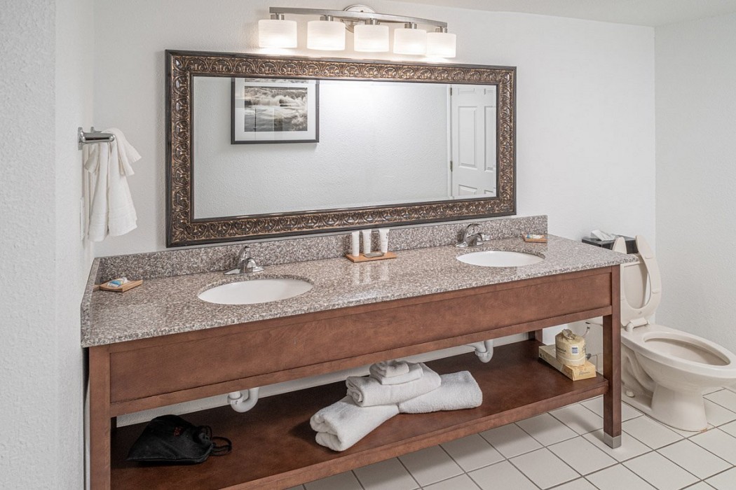Country Inn & Suites By Radisson, Dunbar - Charleston 11/21