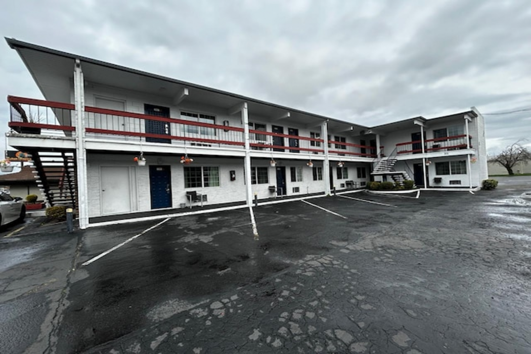 Travelers Inn by OYO Longview Kelso secondary