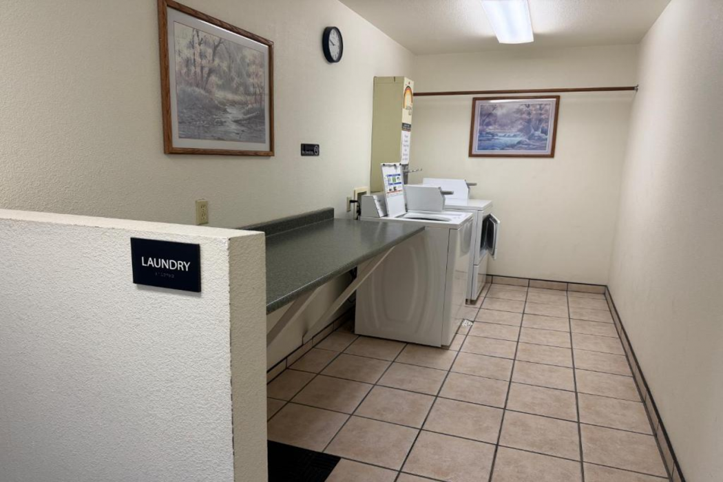 Iron Mountain Inn & Suites MI US 2 7/13
