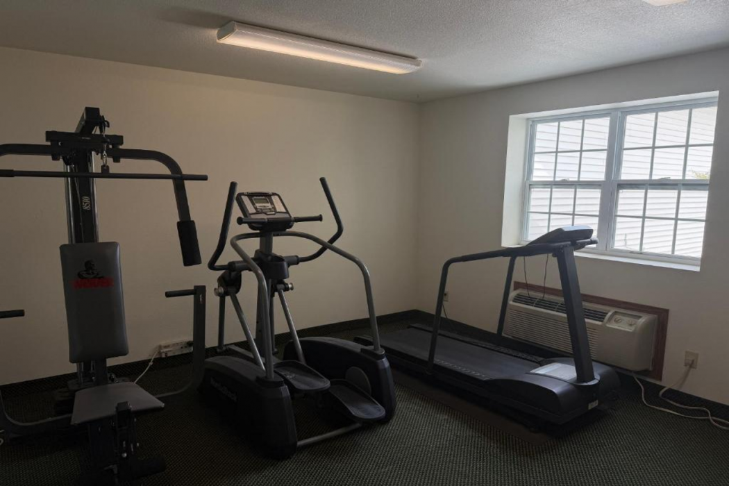 Iron Mountain Inn & Suites MI US 2 8/13