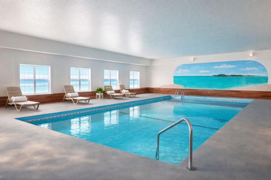 Iron Mountain Inn & Suites MI US 2 9/13