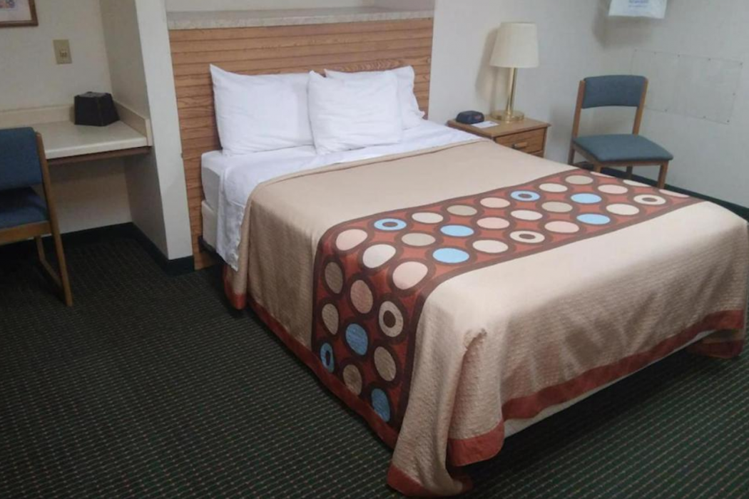 Wautoma Inn by OYO Near Airport WI 73 8/22