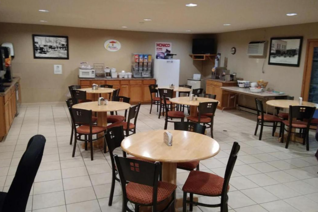 Wautoma Inn by OYO Near Airport WI 73 12/22