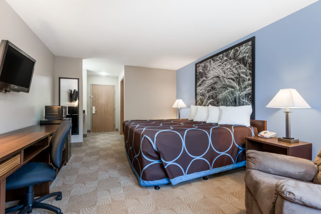 Super 8 by Wyndham Beloit KS 6/14