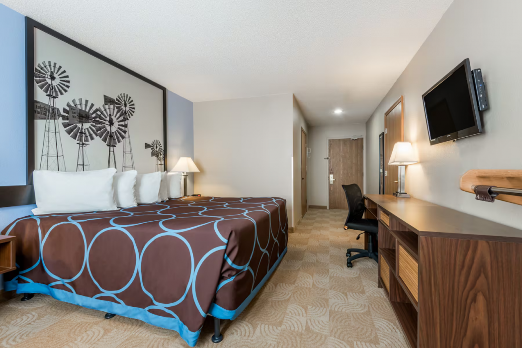 Super 8 by Wyndham Beloit KS 9/14