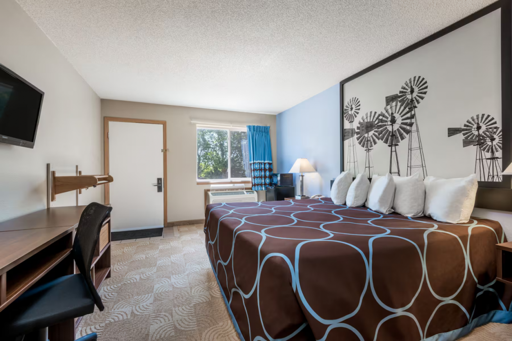 Super 8 by Wyndham Beloit KS 8/14