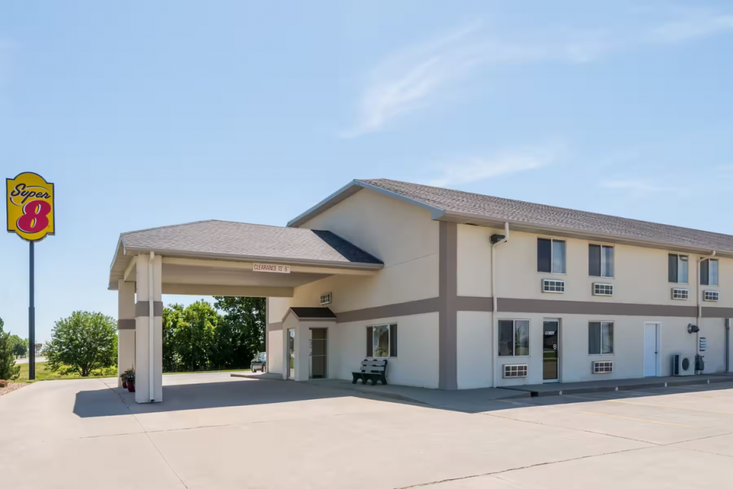 Super 8 by Wyndham Beloit KS 1/14