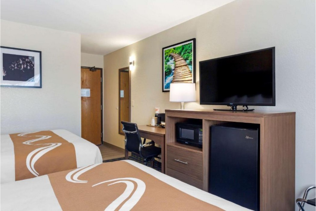 Quality Inn Lenox MA 17/29