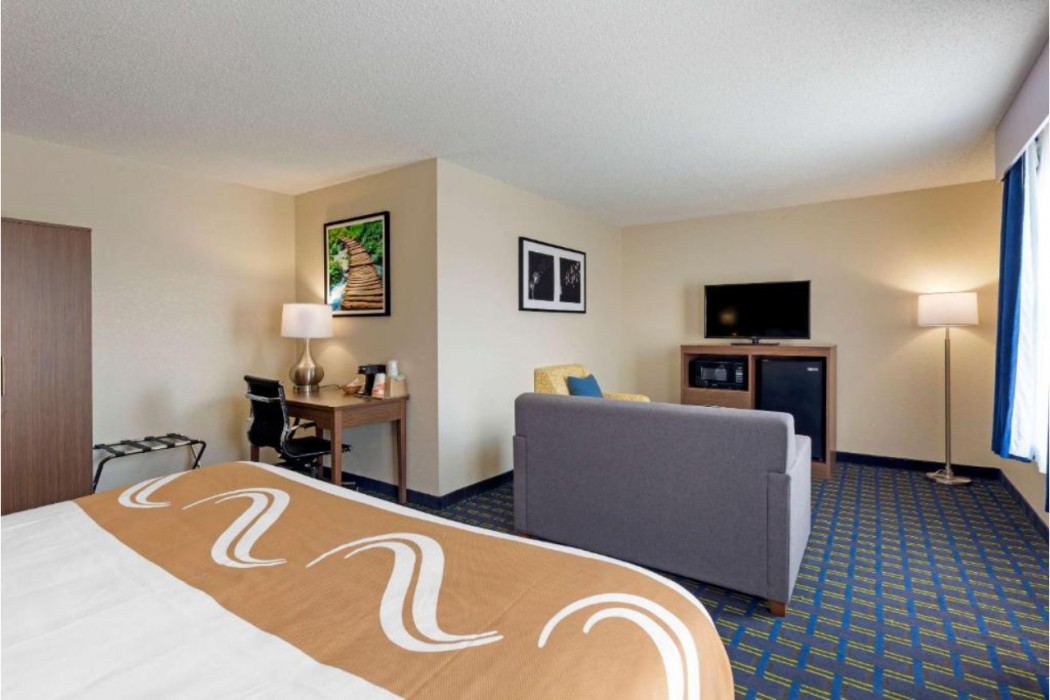 Quality Inn Lenox MA 15/29