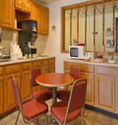 Super 8 by Wyndham Burnham/Lewistown 11/17