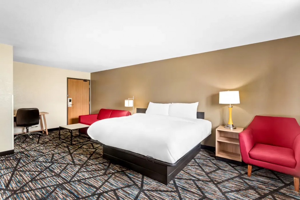 Quality Inn & Suites Howe - Sturgis 26/33