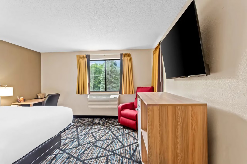 Quality Inn & Suites Howe - Sturgis 20/33