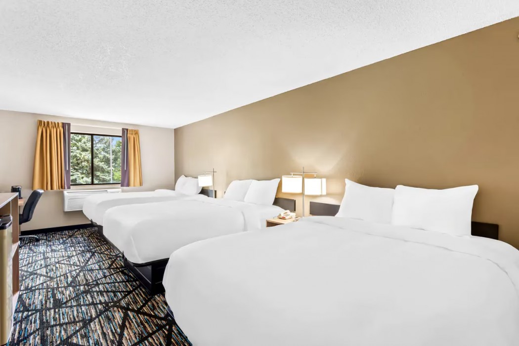 Quality Inn & Suites Howe - Sturgis 25/33