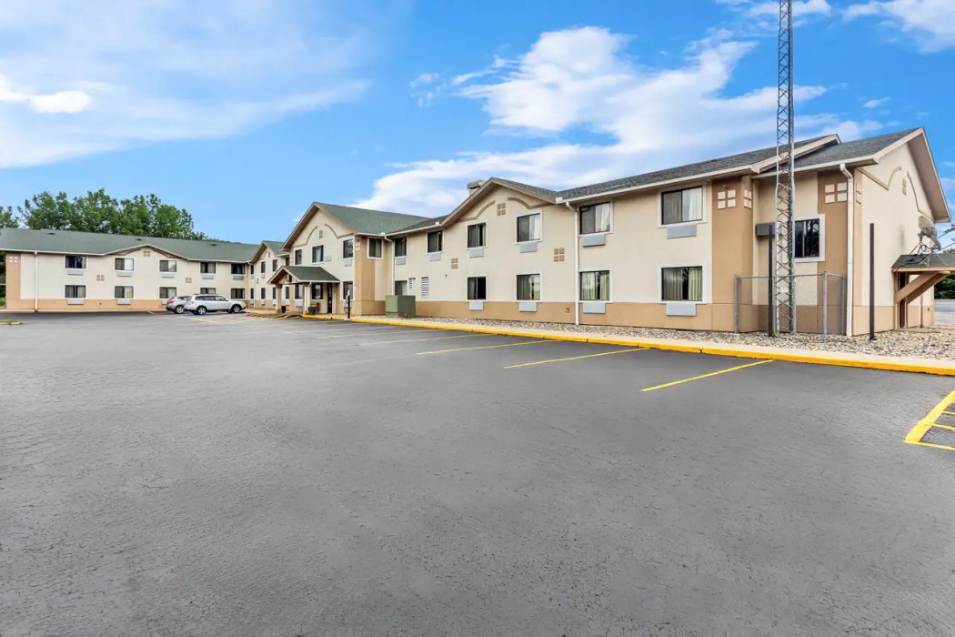 Quality Inn & Suites Howe - Sturgis 2/33
