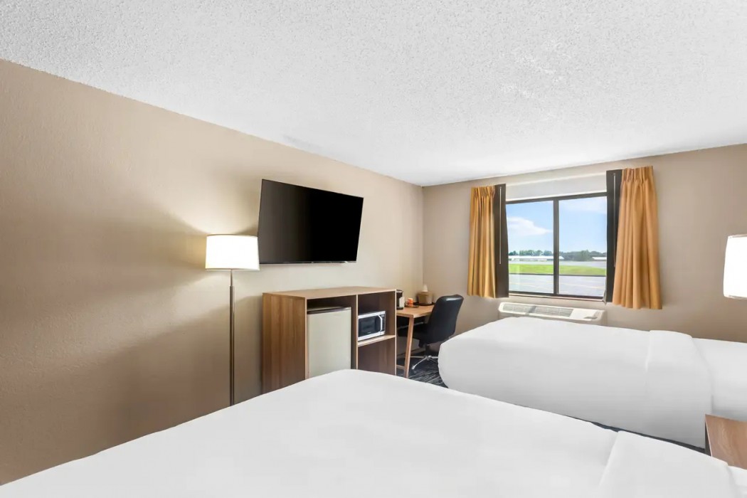 Quality Inn & Suites Howe - Sturgis 24/33