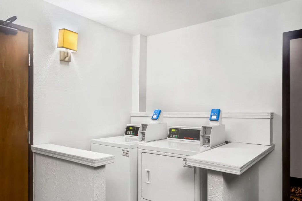 Quality Inn & Suites Howe - Sturgis 27/33