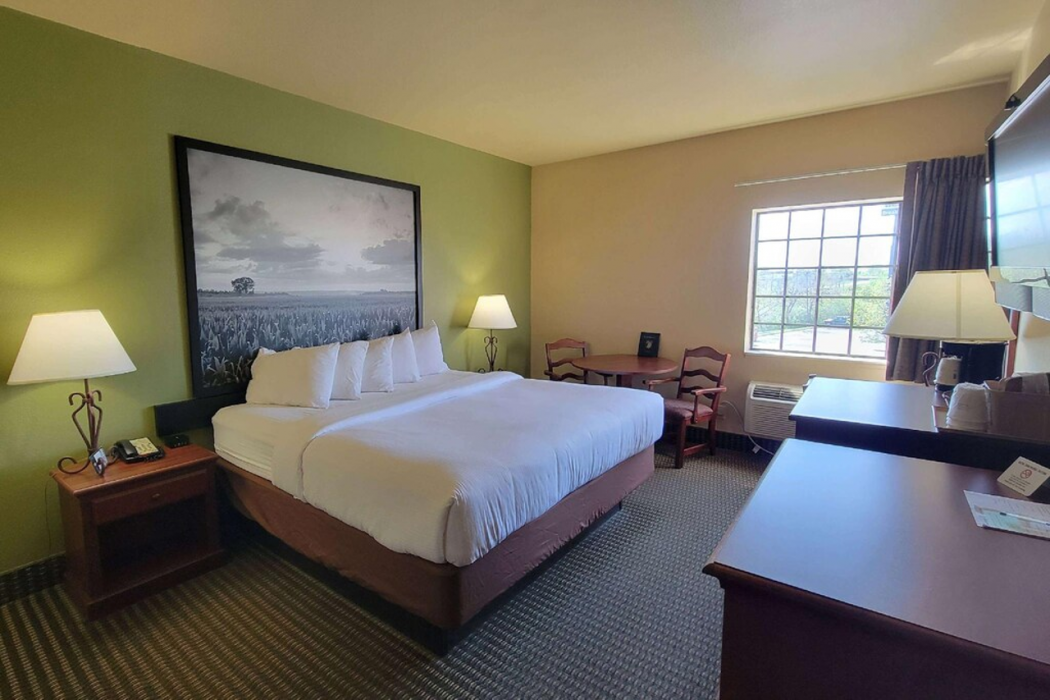 Super 8 by Wyndham Troy MO 7/20