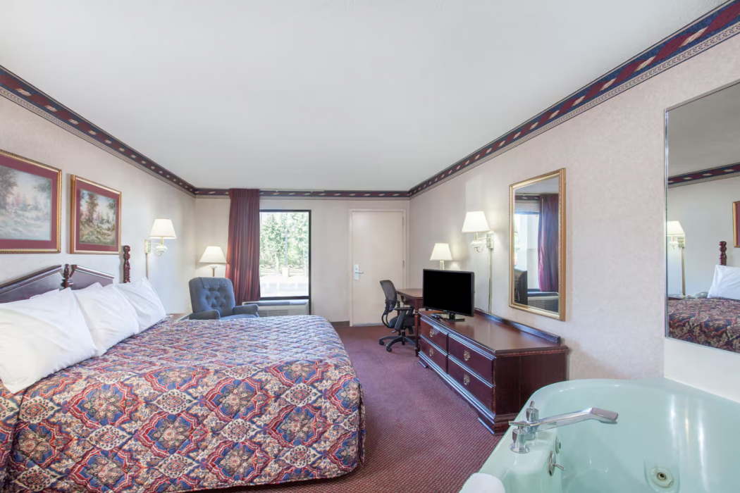 Days Inn By Wyndham Saint Pauls 10/22