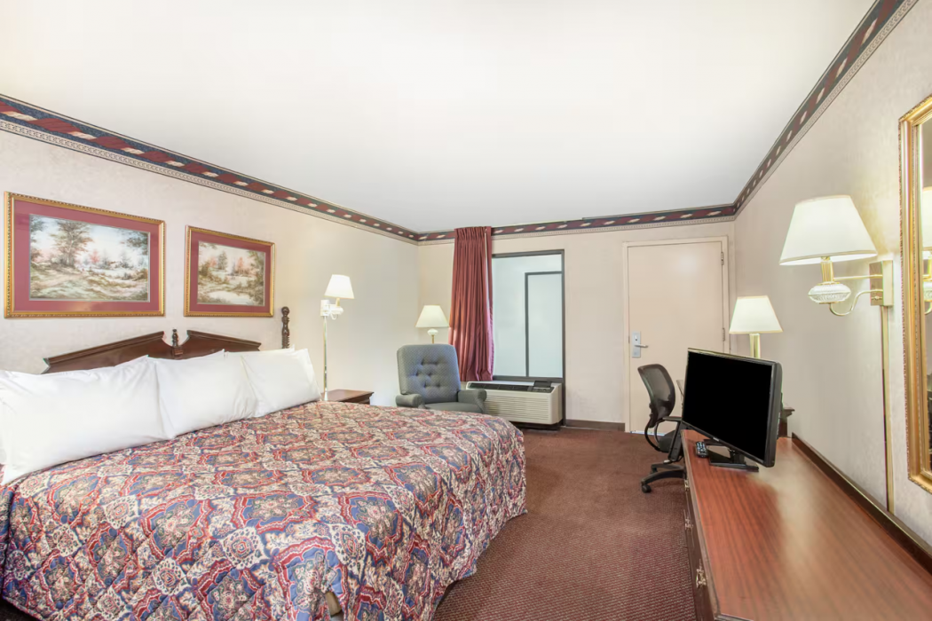 Days Inn By Wyndham Saint Pauls 13/22