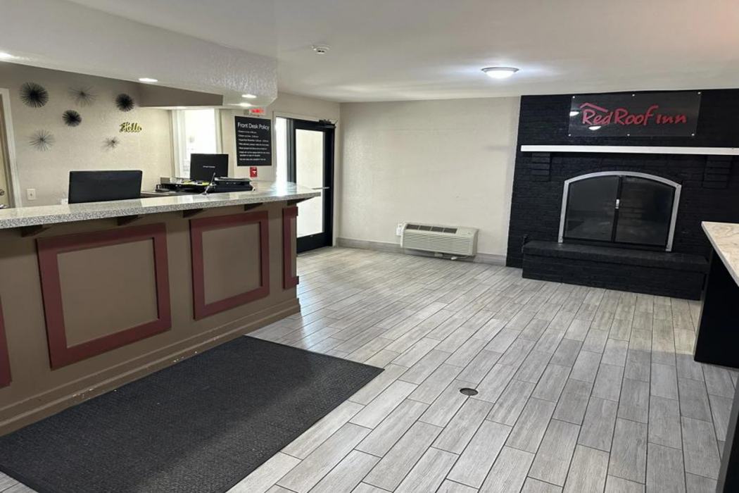 Lobby at Red Roof Inn & Suites Marysville, MARYSVILLE - OH