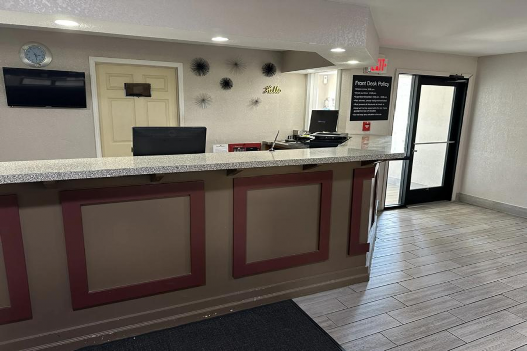 Lobby at Red Roof Inn & Suites Marysville, MARYSVILLE - OH