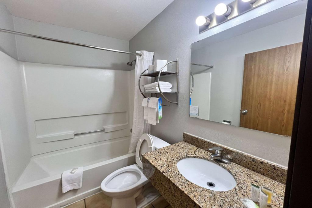 Antelope Inn & Suites 13/33