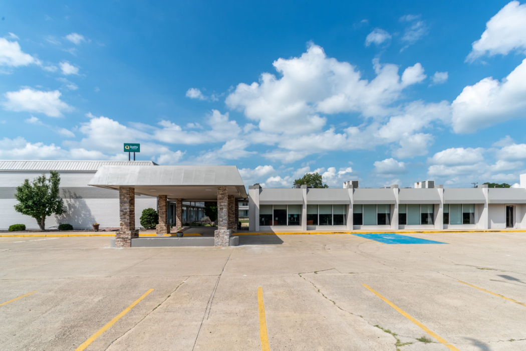 Quality Inn & Suites Vandalia near I-70 and Hwy 51 1/30