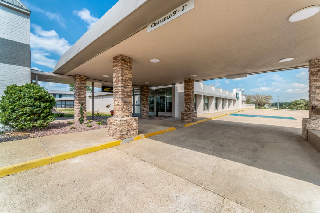 Quality Inn & Suites Vandalia near I-70 and Hwy 51 2/30