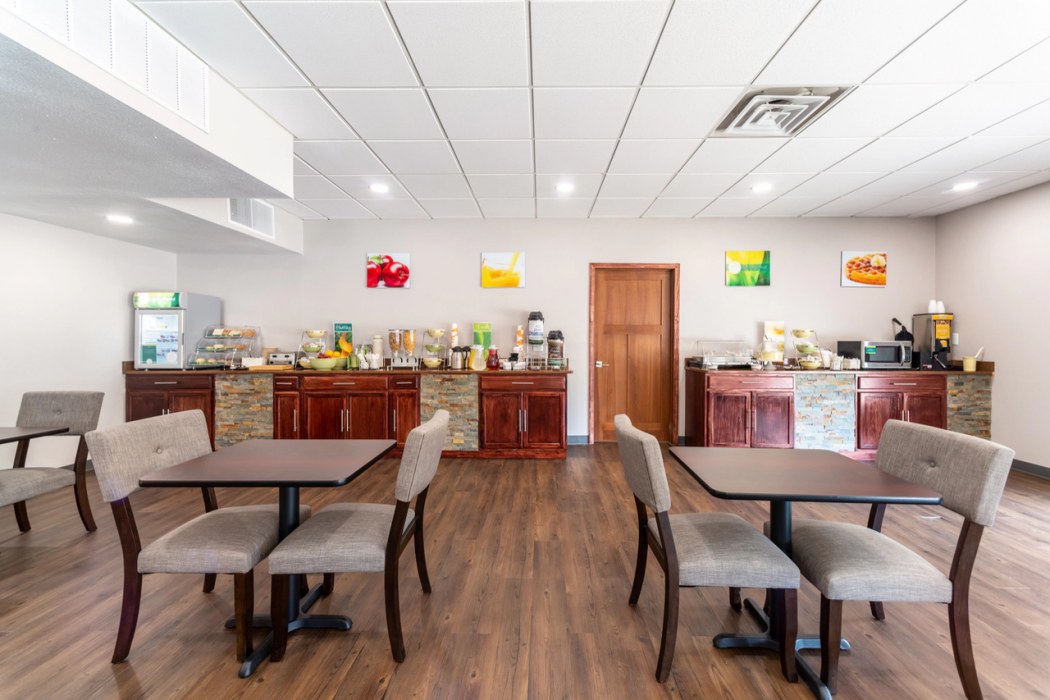 Quality Inn & Suites Vandalia near I-70 and Hwy 51 13/30