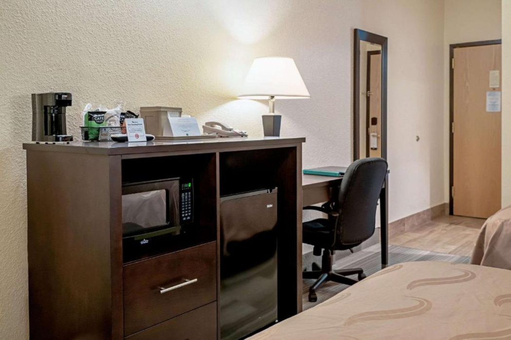 Quality Inn & Suites Robbinsville NC 8/37