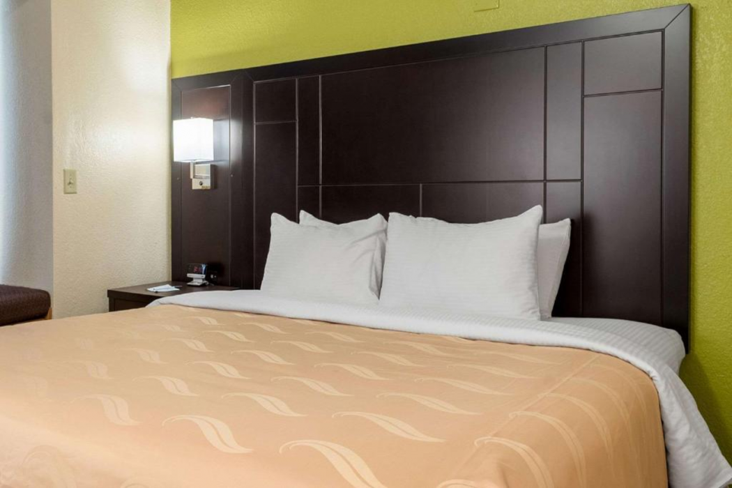 Quality Inn & Suites Robbinsville NC 10/37