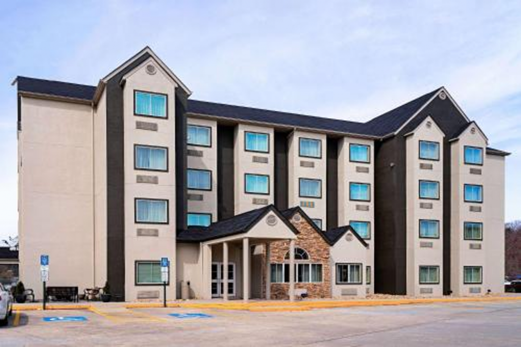 Quality Inn & Suites Robbinsville NC 2/37