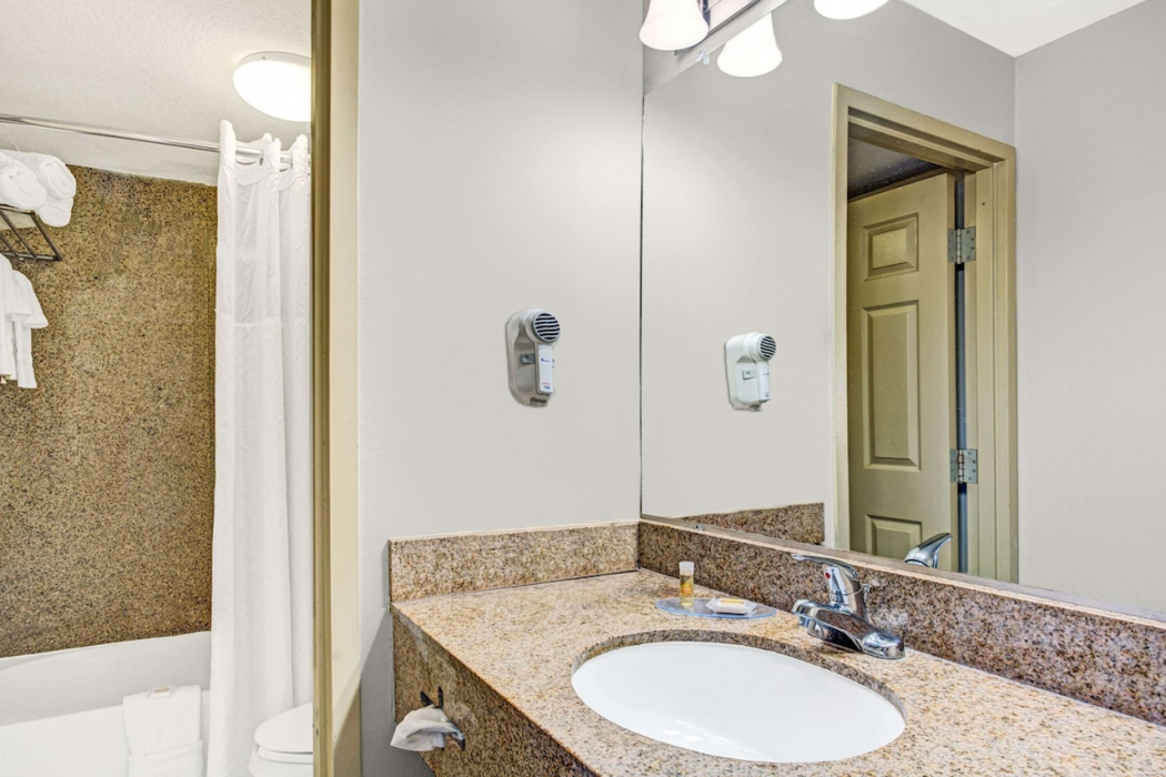 Days Inn by Wyndham York Alabama 11/32