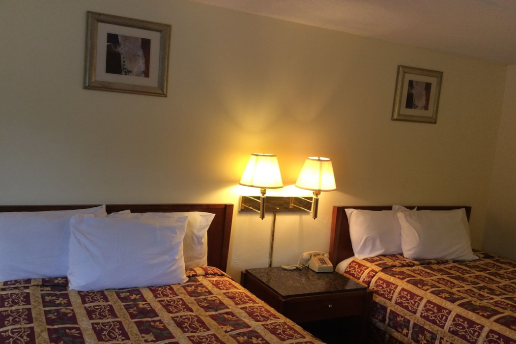 Days Inn by Wyndham York Alabama 10/32